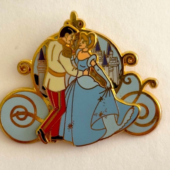 Disney Pin Trading Cinderella Prince Charming Wedding Dancing Coach Castle 36832 - Picture 1 of 6